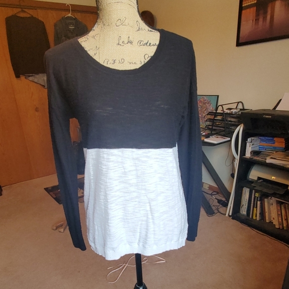 Express black/white color block sweater size Med - Picture 2 of 8